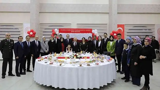 Ağrı'da 'Cumhuriyet' resepsiyonu düzenlendi