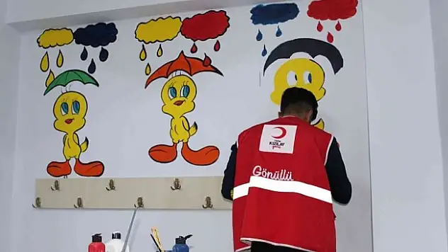 Ağrı'da Kızılay Gönüllüleri okulları renklendirdi