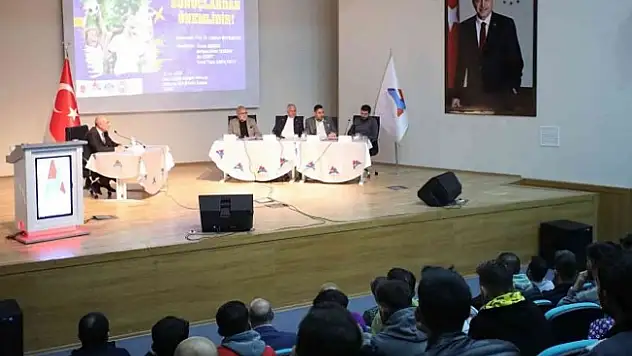 AİÇÜ'de 'Çocuklar Sonuçlardan Önemlidir' paneli yapıldı