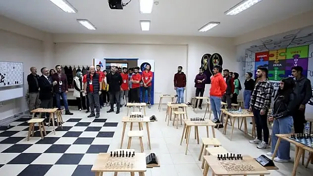 AİÇÜ'de geleneksel hızlı satranç turnuvası gerçekleştirildi