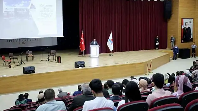 AİÇÜ'de oryantasyon eğitimleri ile rektör-öğrenci buluşmaları başladı