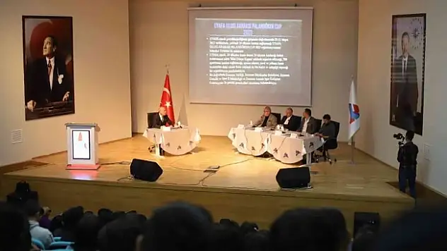 Özcan Şimşek, AiÇÜ öğrencileriyle bir araya geldi