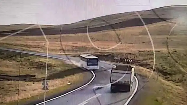 Tutak ilçesinde freni patlayan otobüs dehşet saçtı!