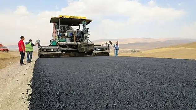 Ağrı'da bin 156 kilometrelik köy yolu asfaltlandı