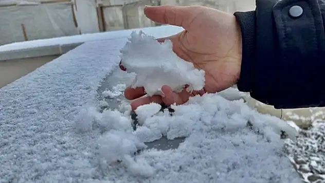 Ağrı'ya sezonun ilk karı yağdı