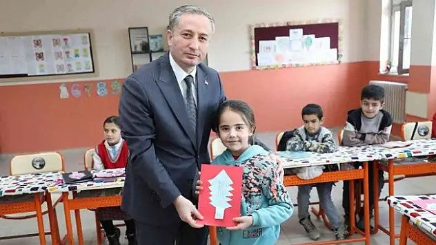 Müdür Kökrek, öğretmen ve öğrencilerle bir araya geldi