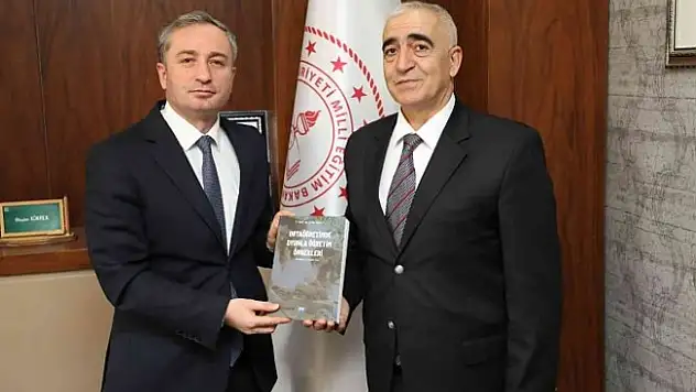 Prof. Dr. Gökalp'dan Müdür Kökrek'e ziyaret