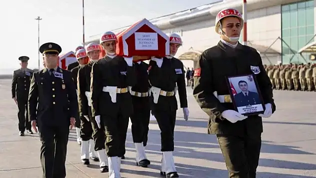 Ağrı'da şehit askerlerin cenazeleri memleketlerine uğurlandı