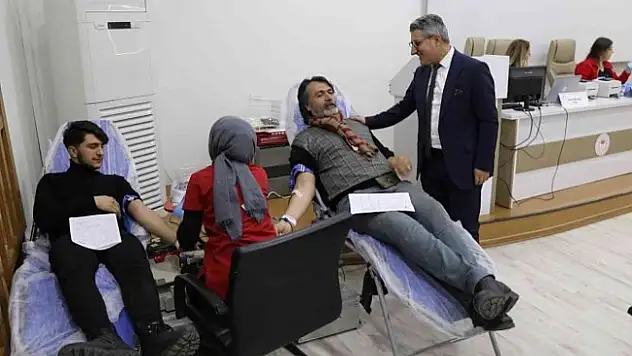 Ağrı Tarım ve Orman Müdürü, kan bağışında bulundu