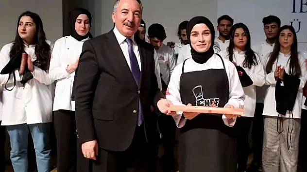 AİÇÜ'de 'Önlük Giyme' töreni düzenlendi