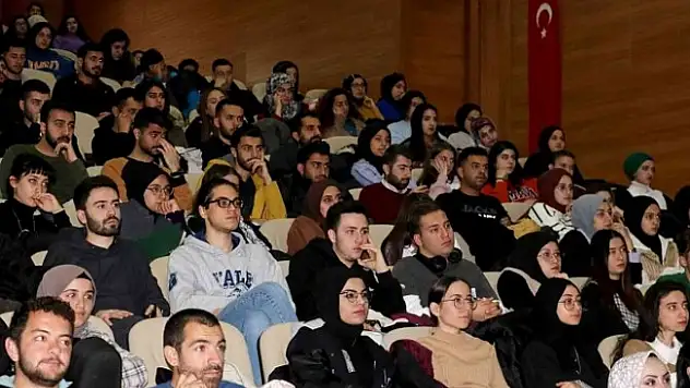 AİÇÜ'de 'Work And Travel Programı ve Amerika'da İş Fırsatları' semineri düzenlendi