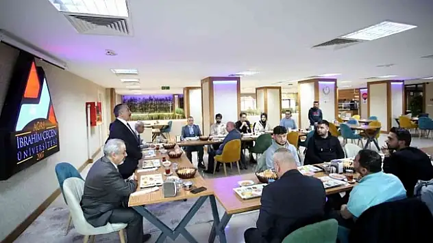 AİÇÜ Rektörü öğrenci konseyi temsilcileri ile bir araya geldi
