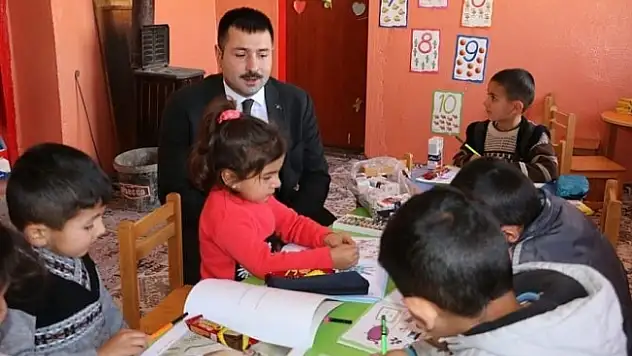 Kaymakam Mustafa Karali köy okullarını ziyaret etti