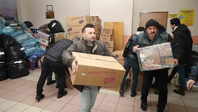 Ağrı'da eğitimcilerin topladığı yardımlar Kahramanmaraş'a doğru yola çıktı
