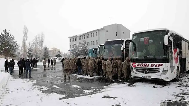 Ağrı'dan 156 korucu ve 4 rütbeli personel Adıyaman'a uğurlandı