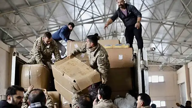Ağrı'dan 8 tır ve 1 kamyon yardım yola çıktı