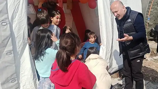 Ağrı Valisi, Karacasu konteynır kentini ziyaret etti
