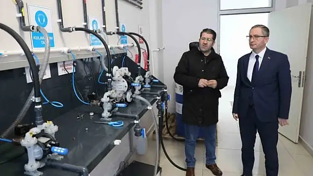 Ağrılı öğrenciler depremzedelere soba ve hijyen malzemeleri gönderiyor