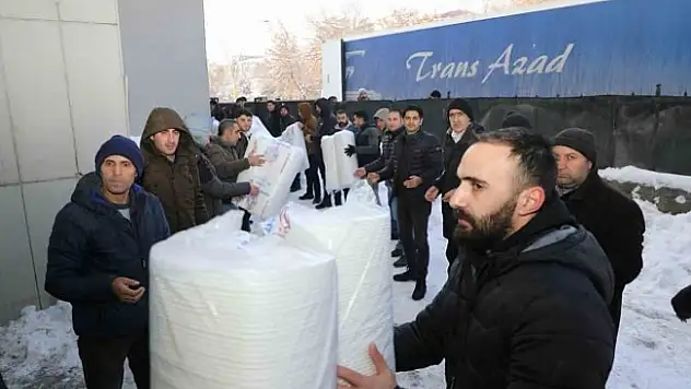 Ağrılılar depremzedeler için çalışıyorlar