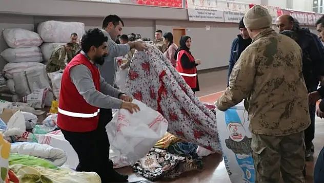 Ağrılılar depremzedeler için tek yürek oldu