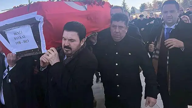 Savcı Sayan, Deniz Baykal'ın son yolculuğuna şahitlik etti