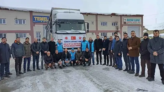Yardım tırları Ağrı'dan yola çıkmaya devam ediyor