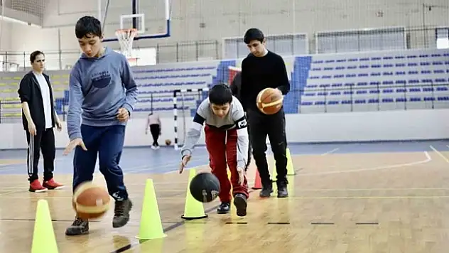 Ağrı'ya gelen depremzede çocuklar için moral ve motivasyon