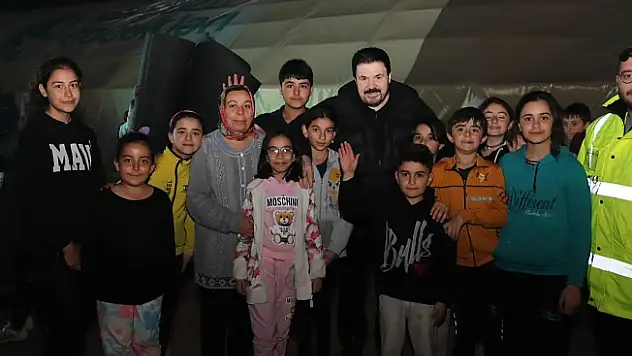 Başkan Savcı Sayan, depremzede çocuklarla çizgi film izledi