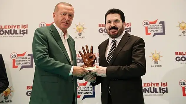 Savcı Sayan belediye başkanlığından istifa etti