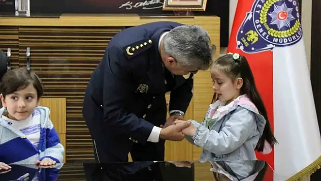 Ağrı'da minik öğrenciler Polisleri unutmadı