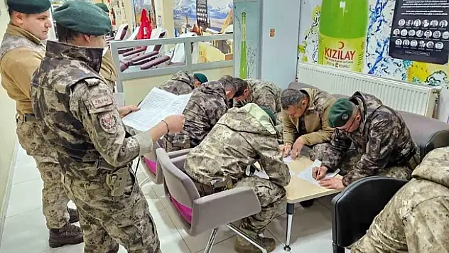 Ağrı'da polisler kan yaptı
