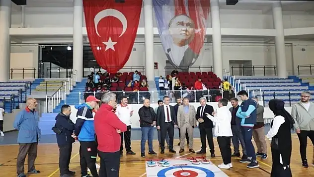 Ağrı'da Floor Curling müsabakaları başladı