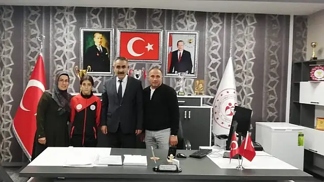 Güreşin sultanı Aleyna Türkiye'yi temsil edecek