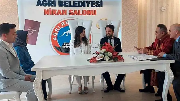 Metin Karadoğan, ilk defa nikah kıydı