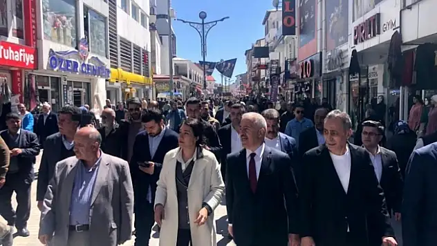 Ahmet Arslan Ağrı'da vatandaşlarla buluştu