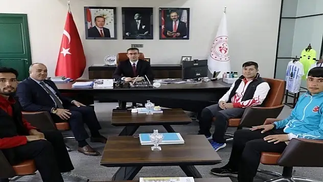 Gençlik Spor il Müdürü, sporcularla bir araya geldi