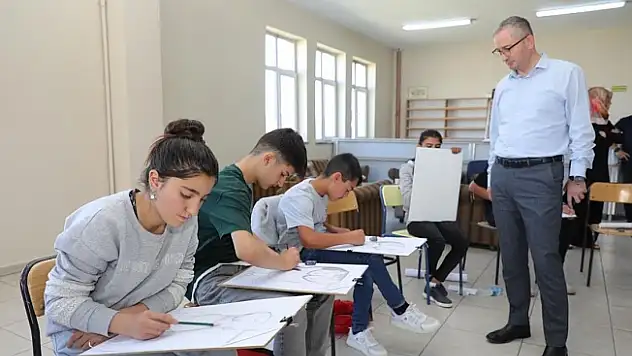 Ağrı Milli Eğitim Müdürü Kökrek, liselerdeki yetenek sınavlarını inceledi
