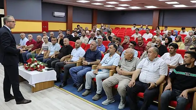 Ağrı Milli Eğitim Müdürü Kökrek, kurum personelleri ile bir araya geldi