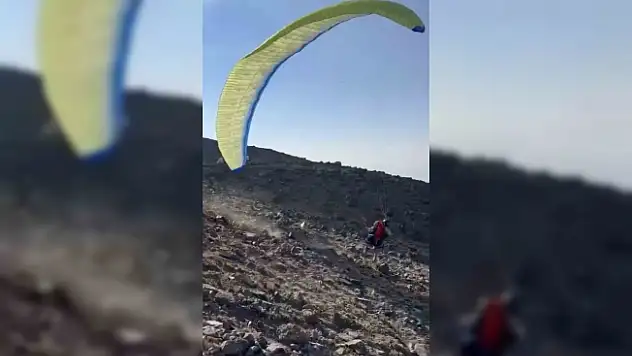 Ağrı Dağı zirvesinden yamaç paraşütü ile indi