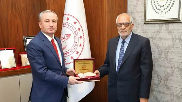 Ağrı'da 42 yıl eğitim veren öğretmen Rıfat Doğan emekli oldu