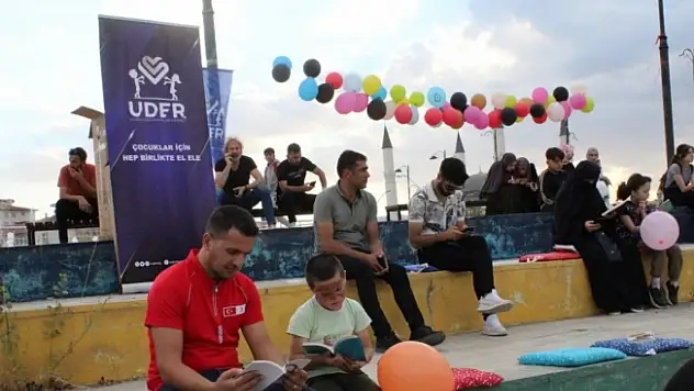 Ağrı'da çocuklar Kitap Okuma Günü'nü kutladı
