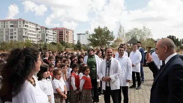 Ağrı'da ilk ders zili çaldı