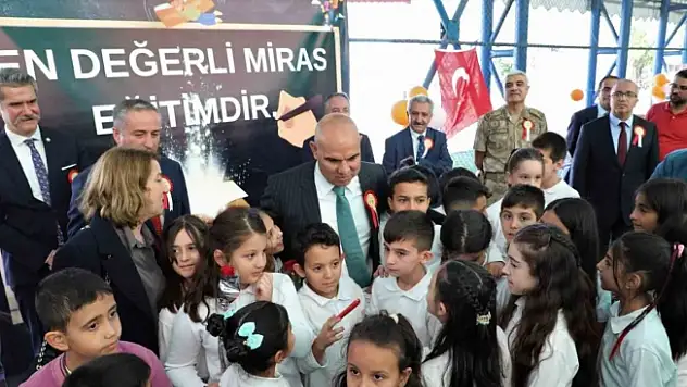 Ağrı'da İlköğretim Haftası coşkuyla kutlandı