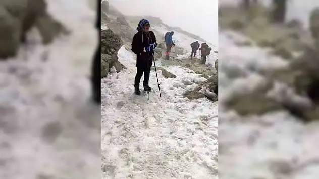 Dondurucu soğuklarda Ağrı Dağı zirvesine tırmanış