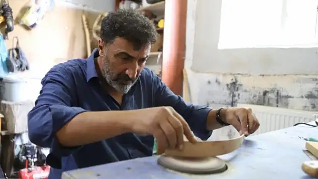 Saza işlediği her tel bir gönülde hayat buluyor