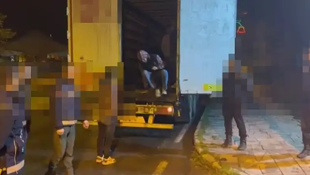 Ağrı'da Afgan uyruklu 80 düzensiz göçmen yakalandı