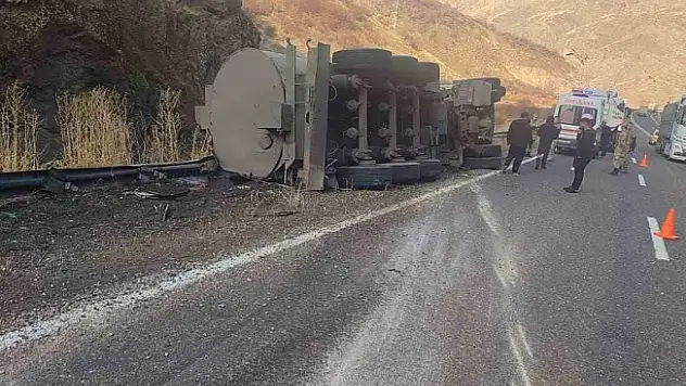 Ağrı'da kaza yapan tanker sürücüsü hayatını kaybetti