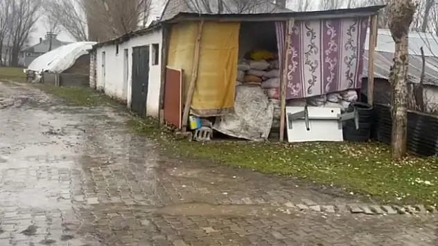 Ağrı'da fırtına hayatı durdurdu