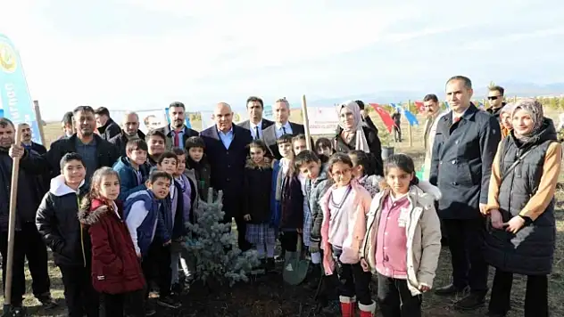 Ağrı'da Öğretmenler Günü'nde fidan dikme etkinliği