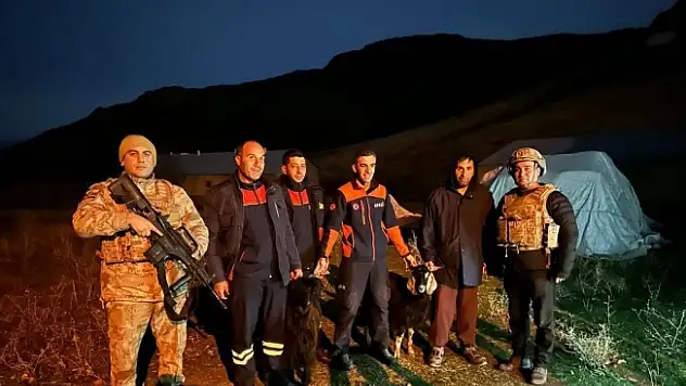 Kayalıklarda mahsur kalan hayvanlar kurtarıldı